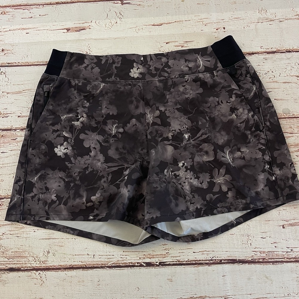 Athleta Brooklyn Lumen Floral Black‎ Gray Printed Shorts Size 16 Plus Summer